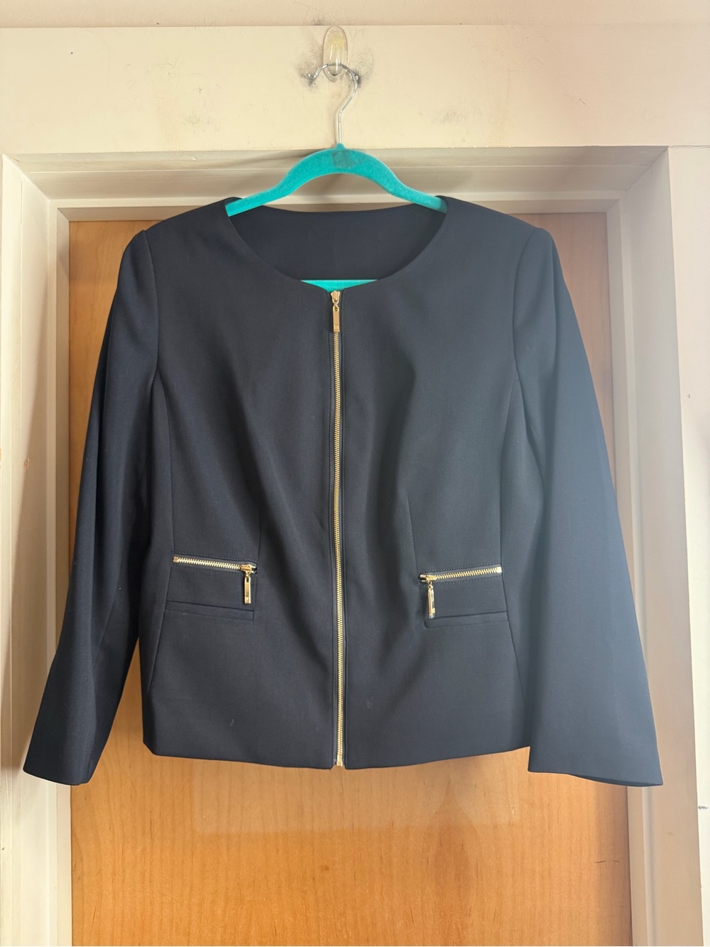 T Tahari Women’s Navy Blue Gold Zip-Up Jacket. Size: Medium - Picture 2 of 5